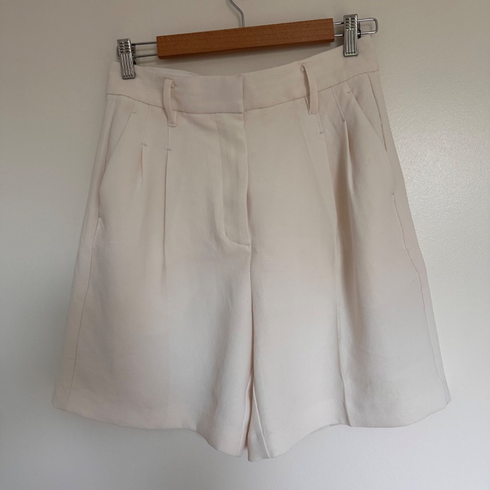 Aritzia Wilfred Cream Tailored Shorts (6)